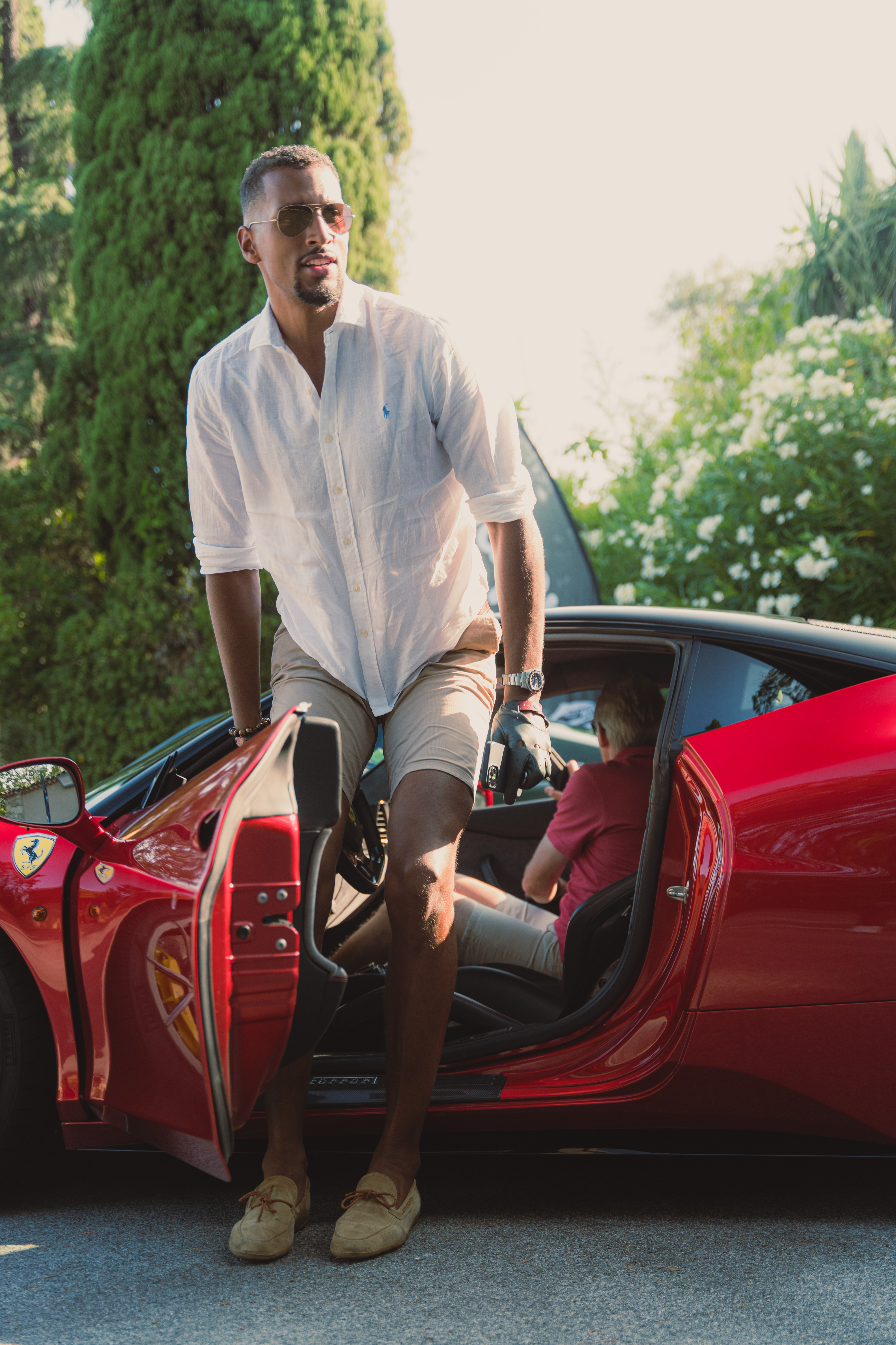 Une ferrari 458, et le créateur de Carvest qui en sort. Une voiture passion exceptionnel.