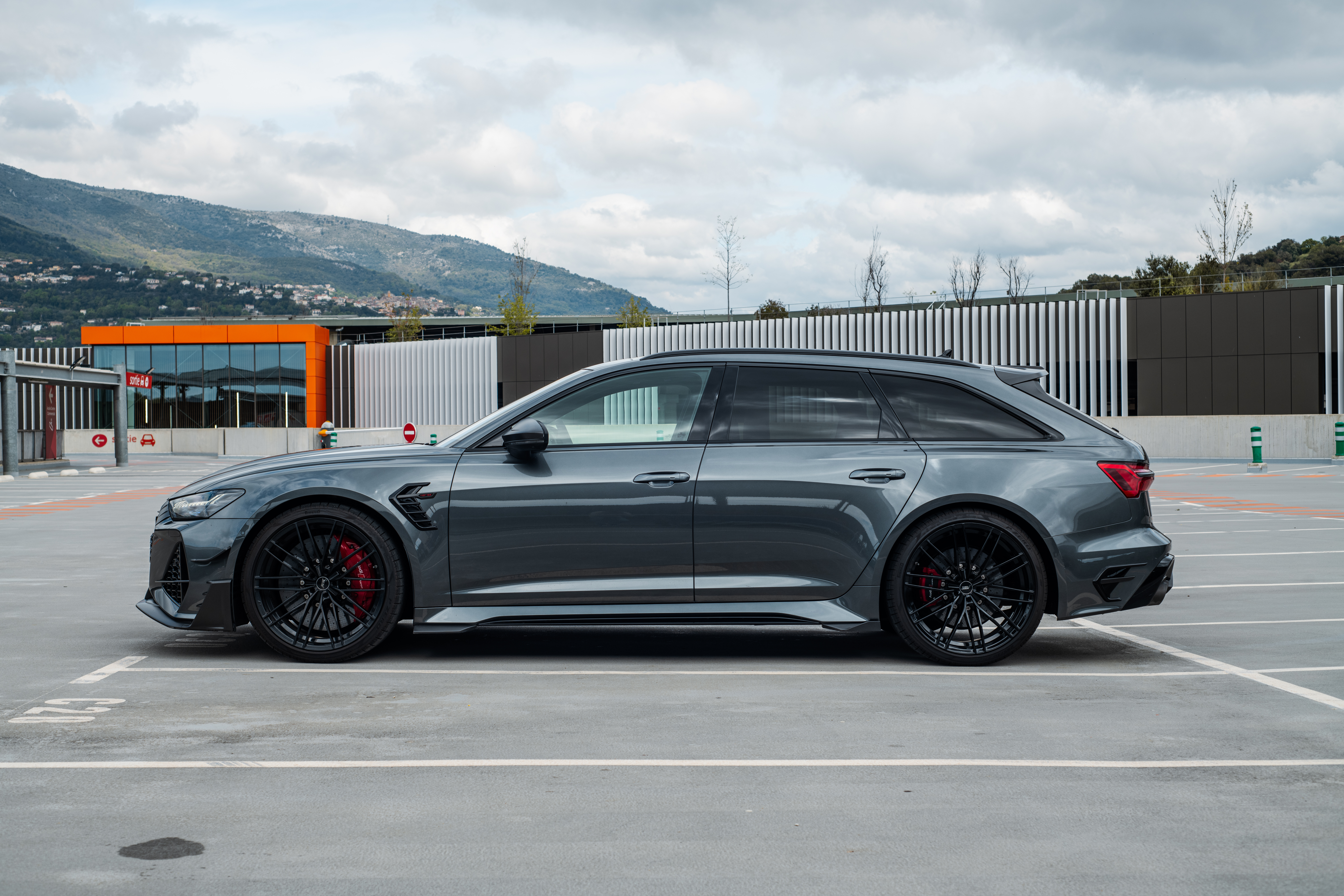 Audi RS6-R ABT. Grace à la stratégie Carvest, cette voiture à pu être utilisé pendant plus de 8 mois sans couter un seul euro.